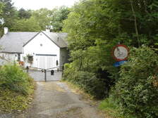 18553