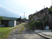 19052