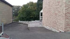 307624