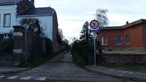 324531