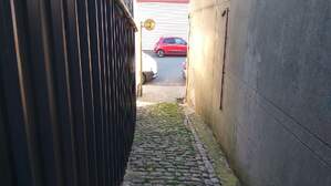 325718