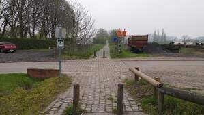 325802