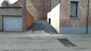 325856