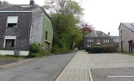 325984