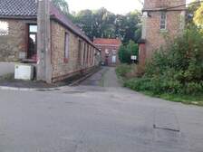 328352