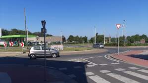 363900