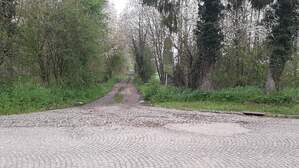 368735