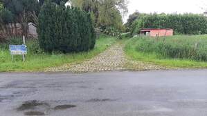 372180