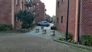 373918
