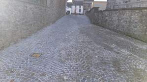 375324