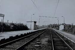 381158